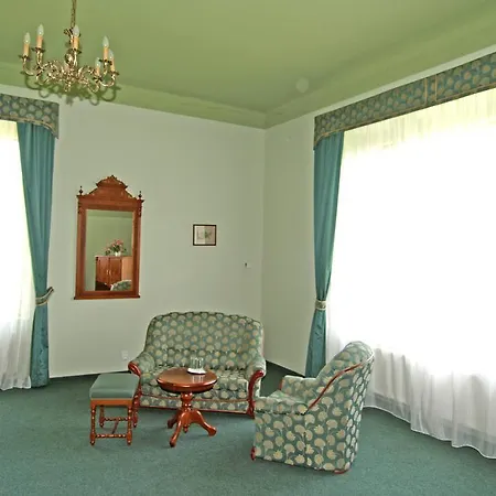 Zamek Hotel Mostov